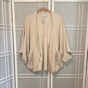 Athleta Cream aoversized Open Sweatshirt with Flowing Silhouette XXS